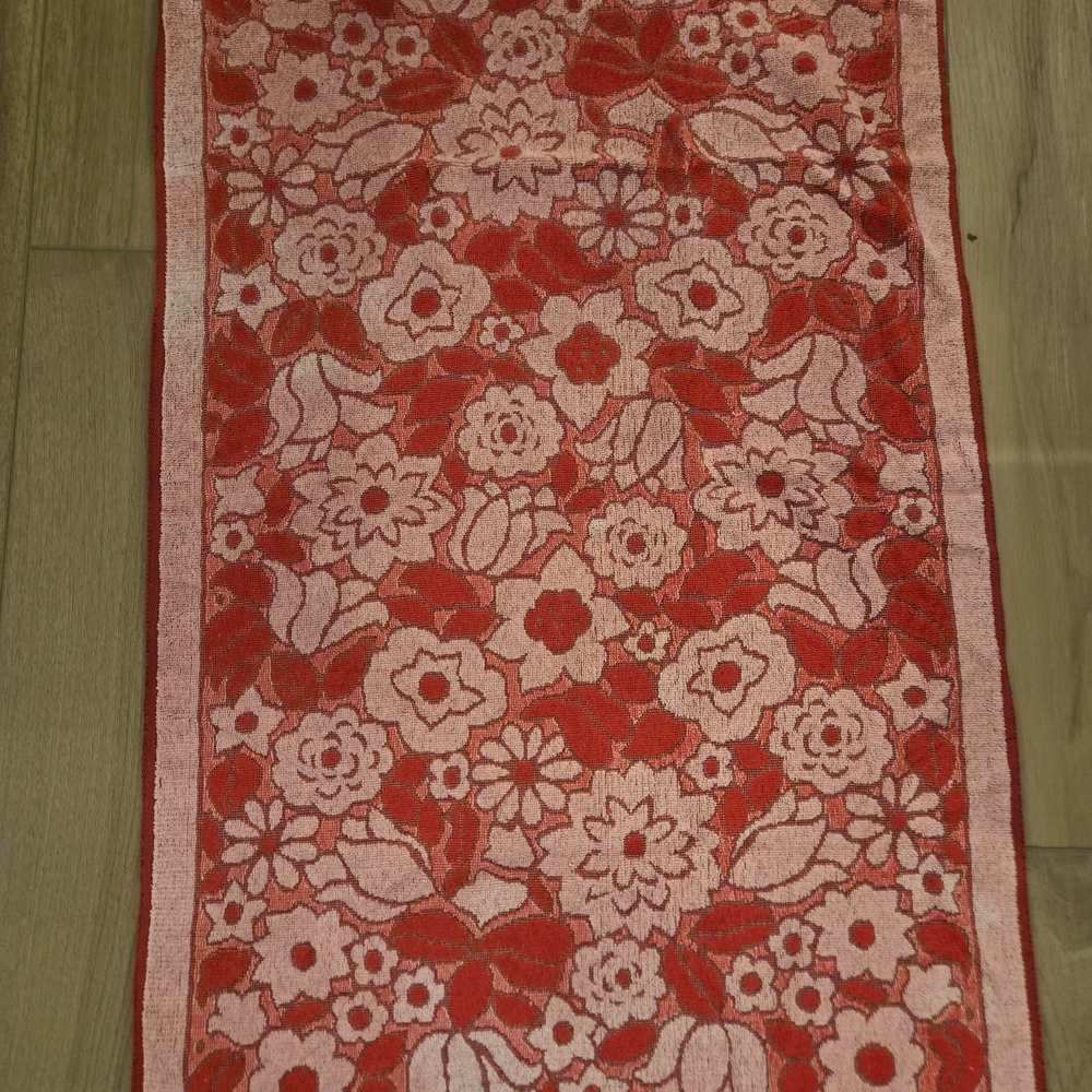 Callaway Red and White Vintage Floral Towel